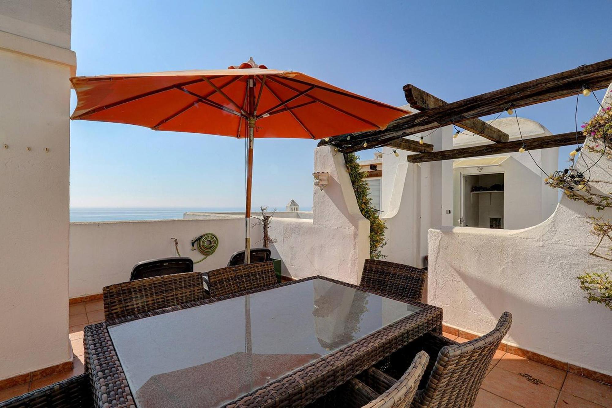 082 - Stunning Sea Views Beachfront Apartment Бенальмадена Екстер'єр фото
